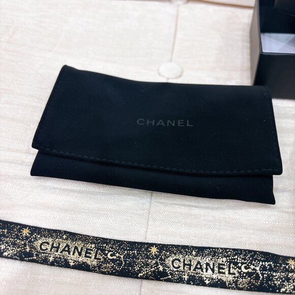 95% NEW CHANEL CARD HOLD WALLET WITH FULL PACKAGING, HOLIDAY RIBBON - Picture 9 of 14